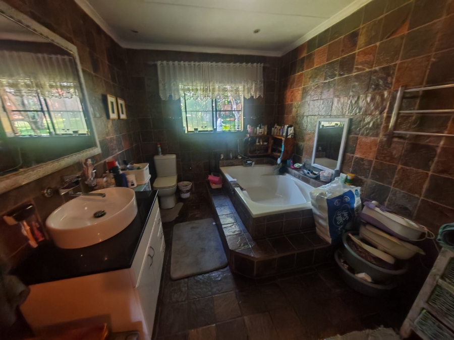 7 Bedroom Property for Sale in Florauna Gauteng