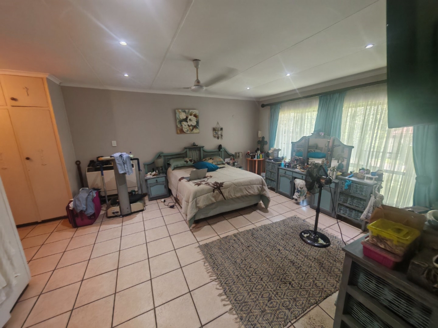 7 Bedroom Property for Sale in Florauna Gauteng