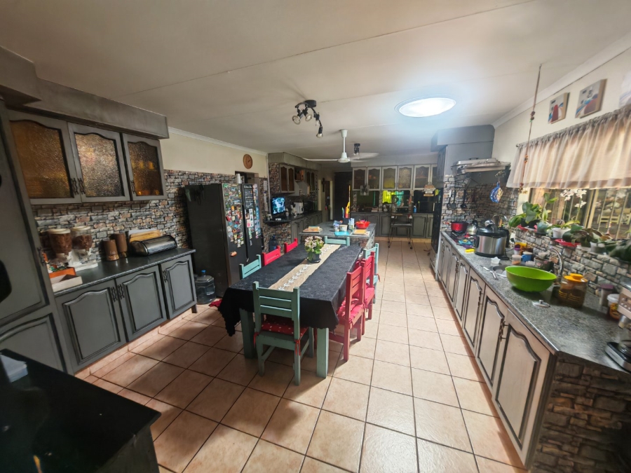 7 Bedroom Property for Sale in Florauna Gauteng