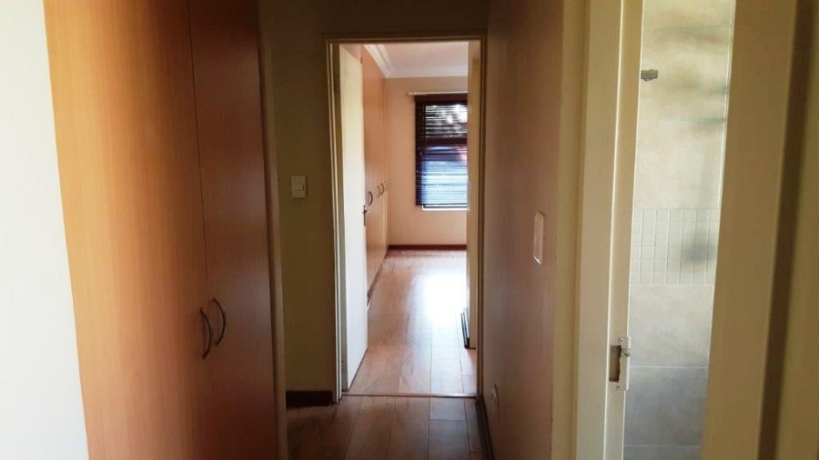 2 Bedroom Property for Sale in Nieuw Muckleneuk Gauteng