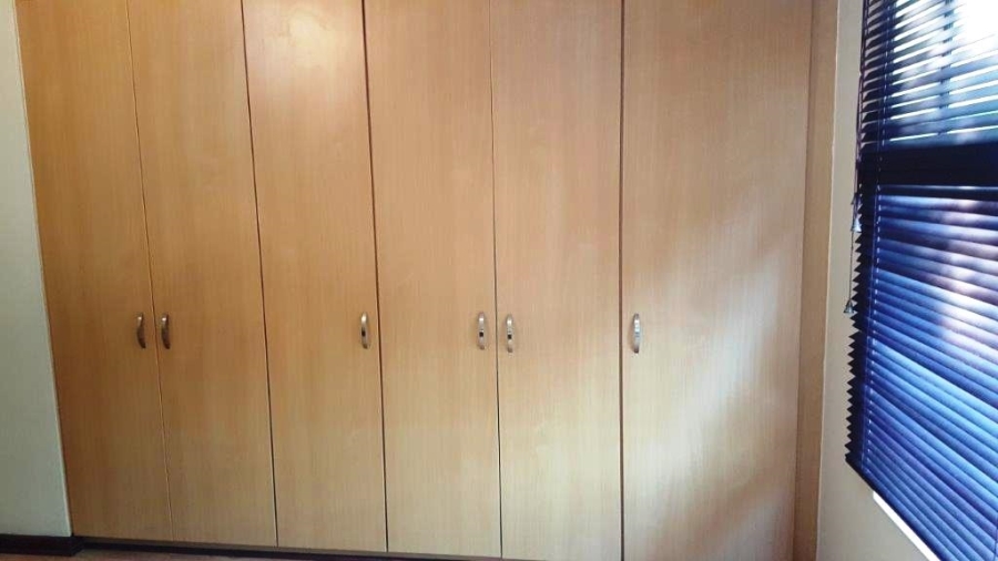 2 Bedroom Property for Sale in Nieuw Muckleneuk Gauteng