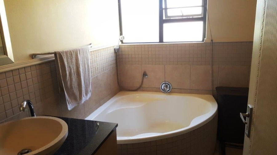 2 Bedroom Property for Sale in Nieuw Muckleneuk Gauteng
