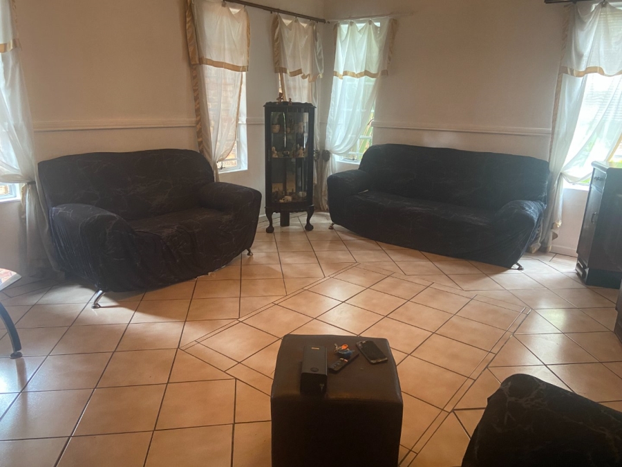 6 Bedroom Property for Sale in Zwartkop Gauteng