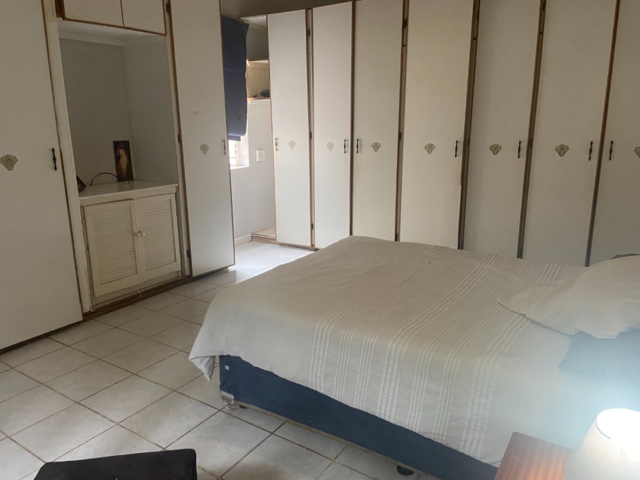 6 Bedroom Property for Sale in Zwartkop Gauteng