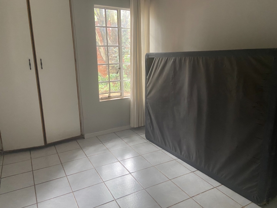 6 Bedroom Property for Sale in Zwartkop Gauteng