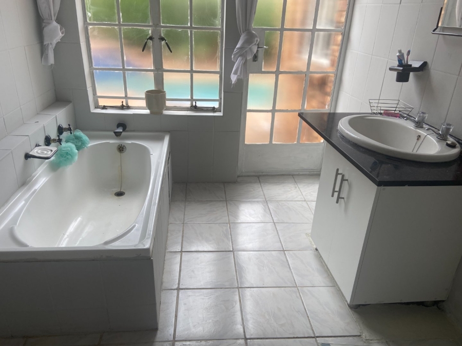 6 Bedroom Property for Sale in Zwartkop Gauteng