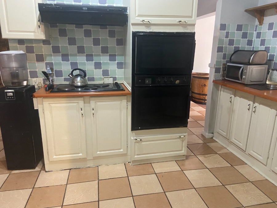 6 Bedroom Property for Sale in Zwartkop Gauteng