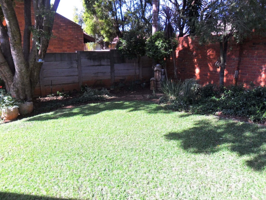 6 Bedroom Property for Sale in Zwartkop Gauteng