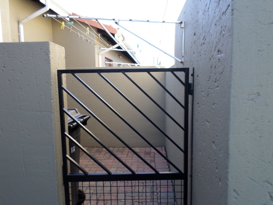 To Let 2 Bedroom Property for Rent in Hughes Gauteng