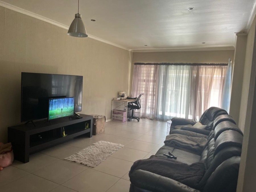 To Let 2 Bedroom Property for Rent in Hughes Gauteng