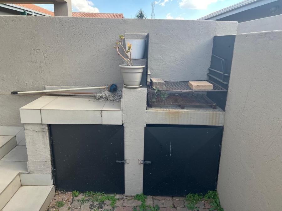 To Let 2 Bedroom Property for Rent in Hughes Gauteng