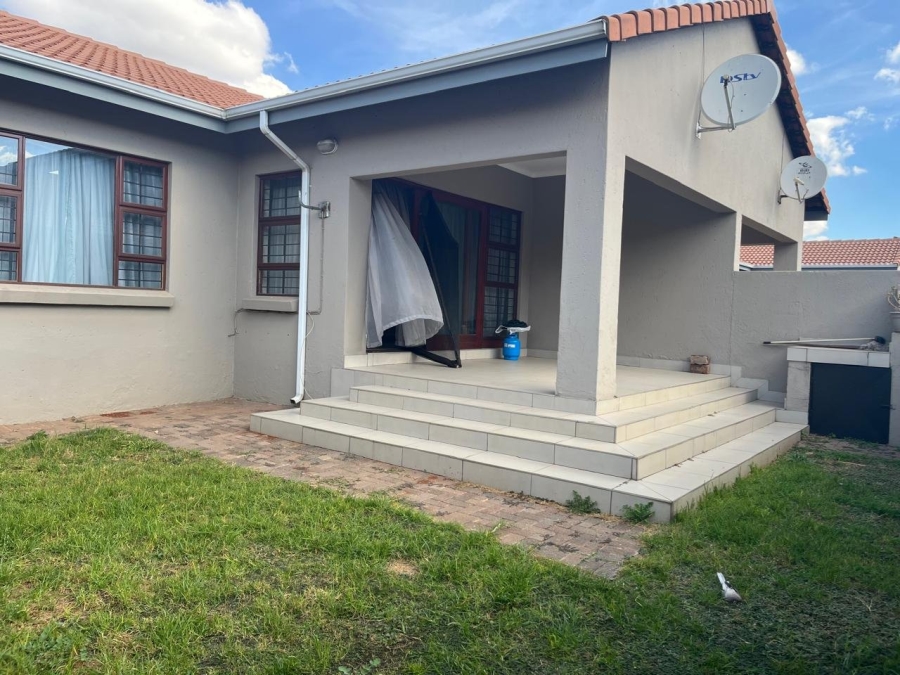 To Let 2 Bedroom Property for Rent in Hughes Gauteng