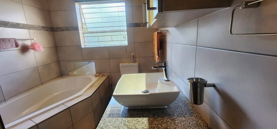 4 Bedroom Property for Sale in Mantevrede Gauteng