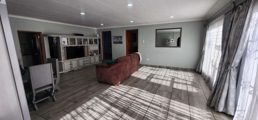 4 Bedroom Property for Sale in Mantevrede Gauteng