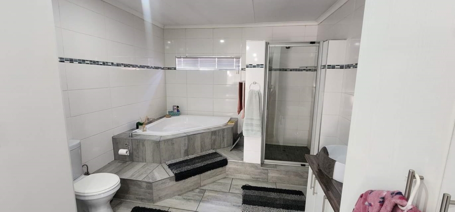 4 Bedroom Property for Sale in Mantevrede Gauteng