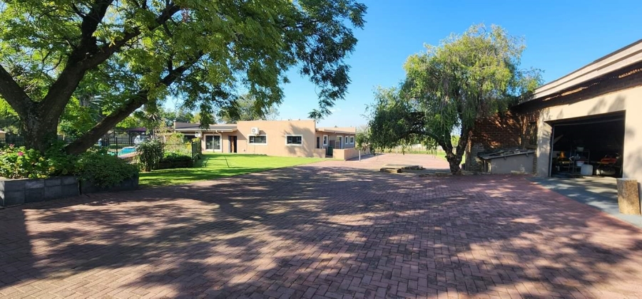 4 Bedroom Property for Sale in Mantevrede Gauteng