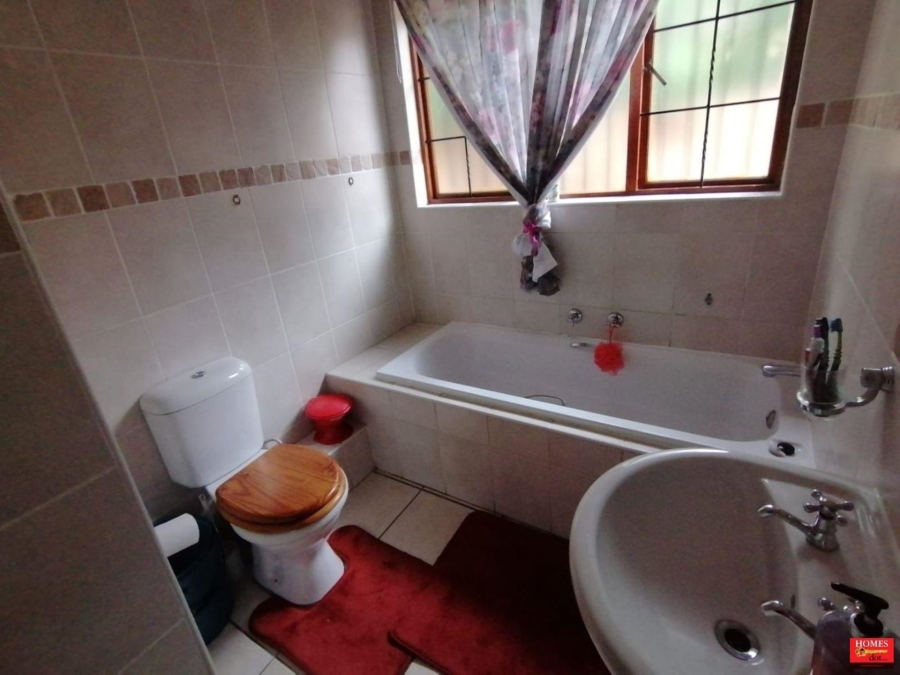 4 Bedroom Property for Sale in Thatchfield Estate Gauteng