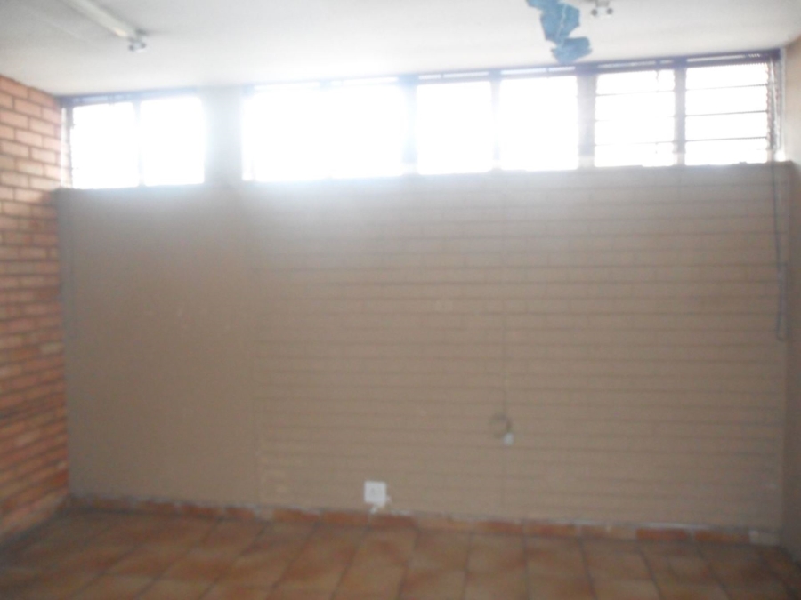 To Let 1 Bedroom Property for Rent in East Lynne Gauteng