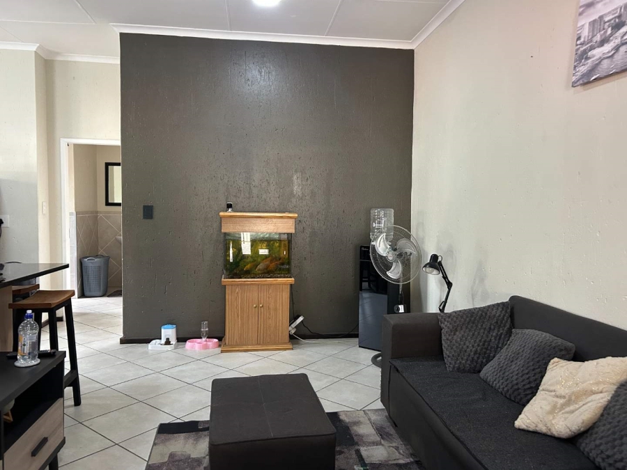 To Let 2 Bedroom Property for Rent in Goedeburg Gauteng