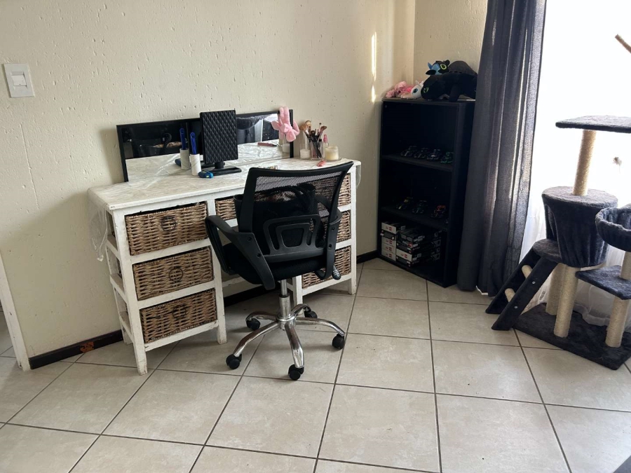 To Let 2 Bedroom Property for Rent in Goedeburg Gauteng