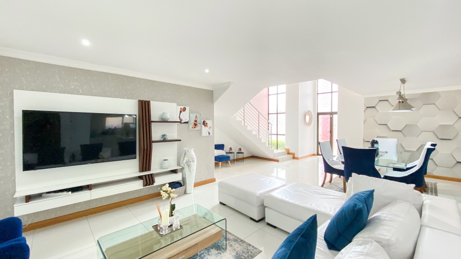 5 Bedroom Property for Sale in Theresa Park Gauteng