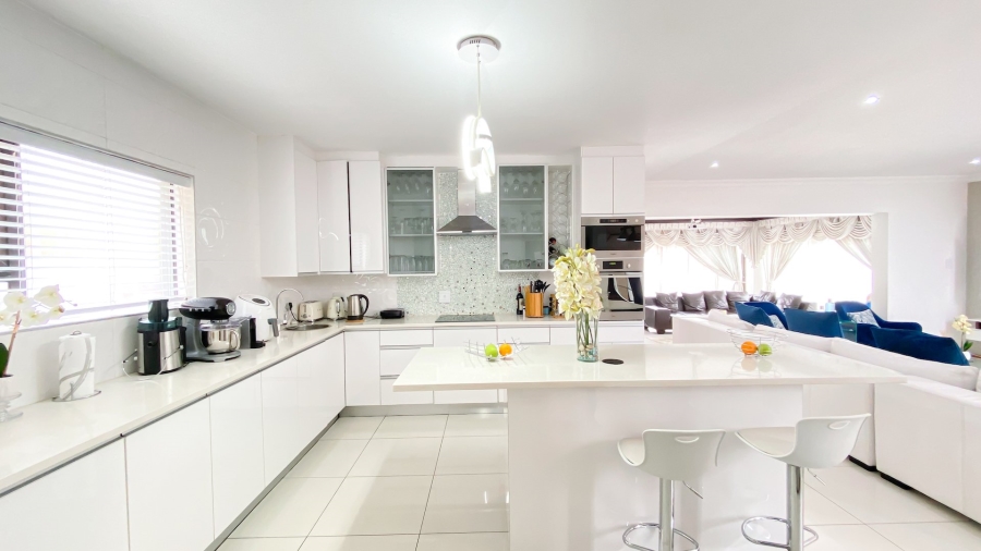 5 Bedroom Property for Sale in Theresa Park Gauteng