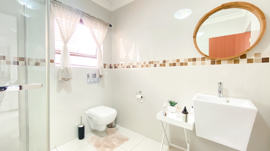 5 Bedroom Property for Sale in Theresa Park Gauteng