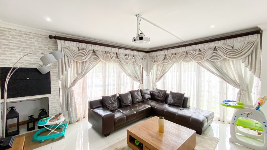 5 Bedroom Property for Sale in Theresa Park Gauteng