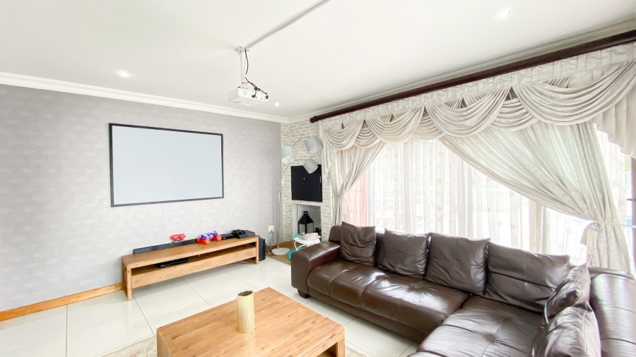 5 Bedroom Property for Sale in Theresa Park Gauteng