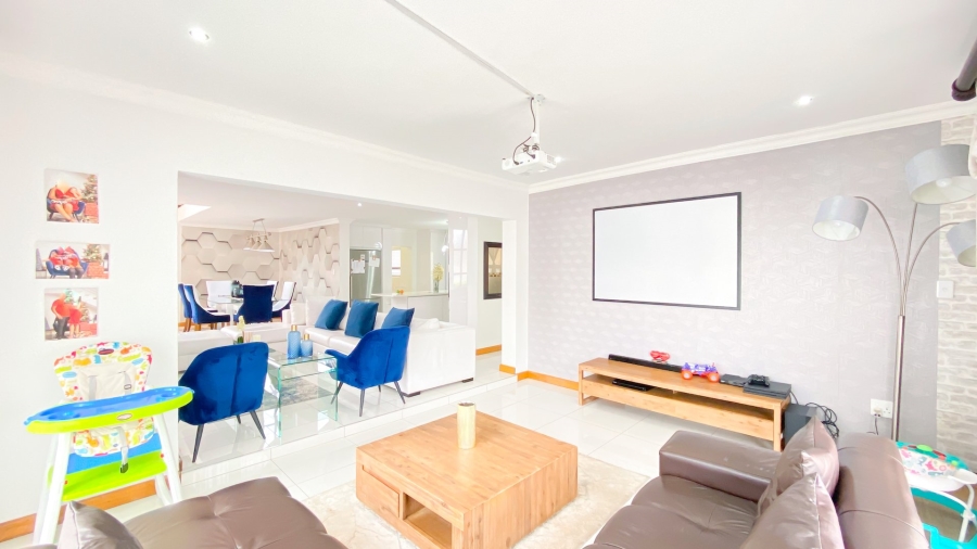 5 Bedroom Property for Sale in Theresa Park Gauteng