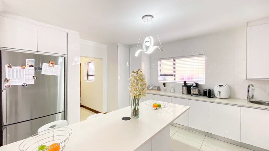 5 Bedroom Property for Sale in Theresa Park Gauteng