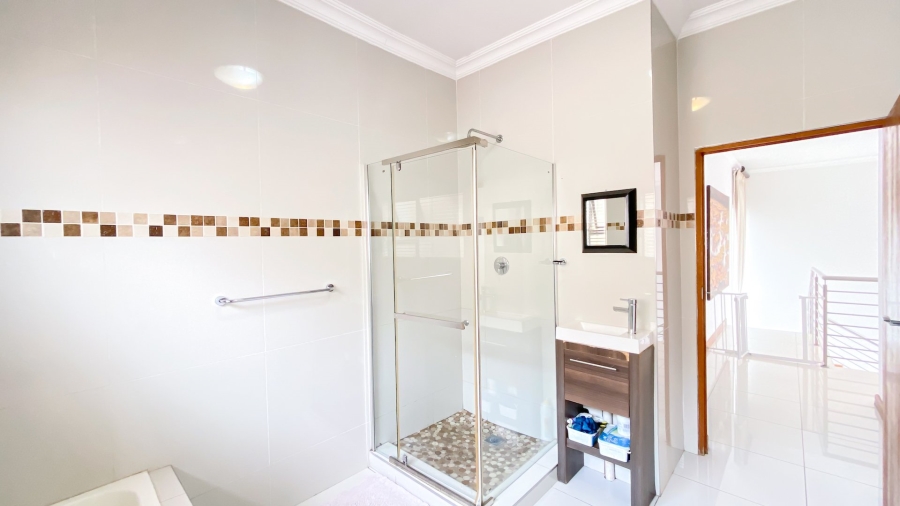 5 Bedroom Property for Sale in Theresa Park Gauteng