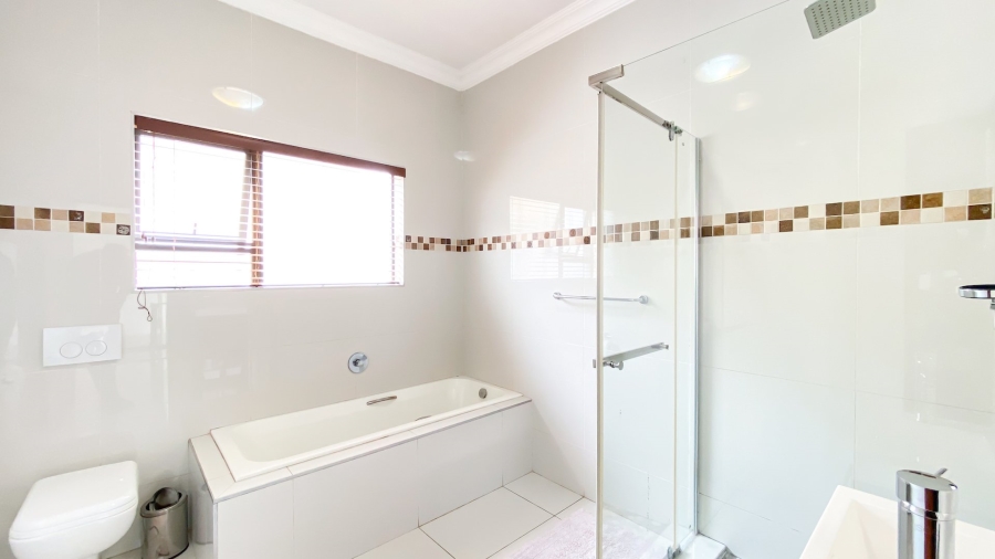 5 Bedroom Property for Sale in Theresa Park Gauteng