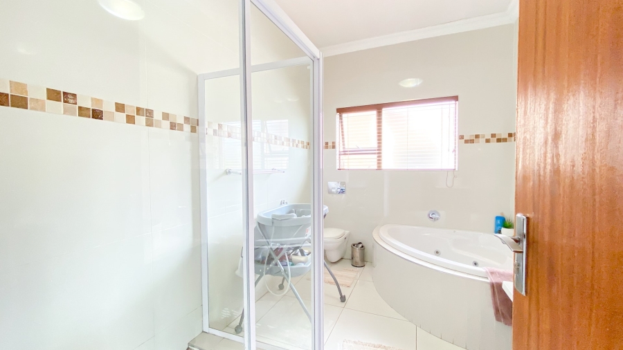 5 Bedroom Property for Sale in Theresa Park Gauteng