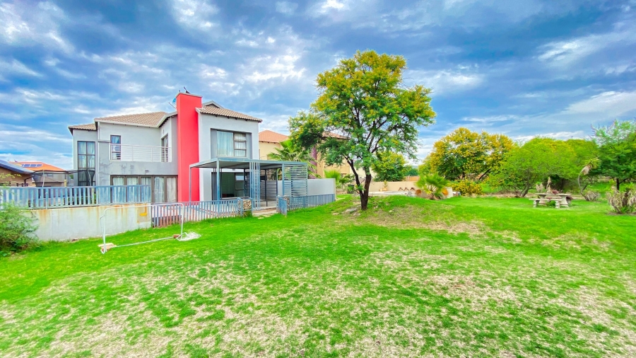 5 Bedroom Property for Sale in Theresa Park Gauteng