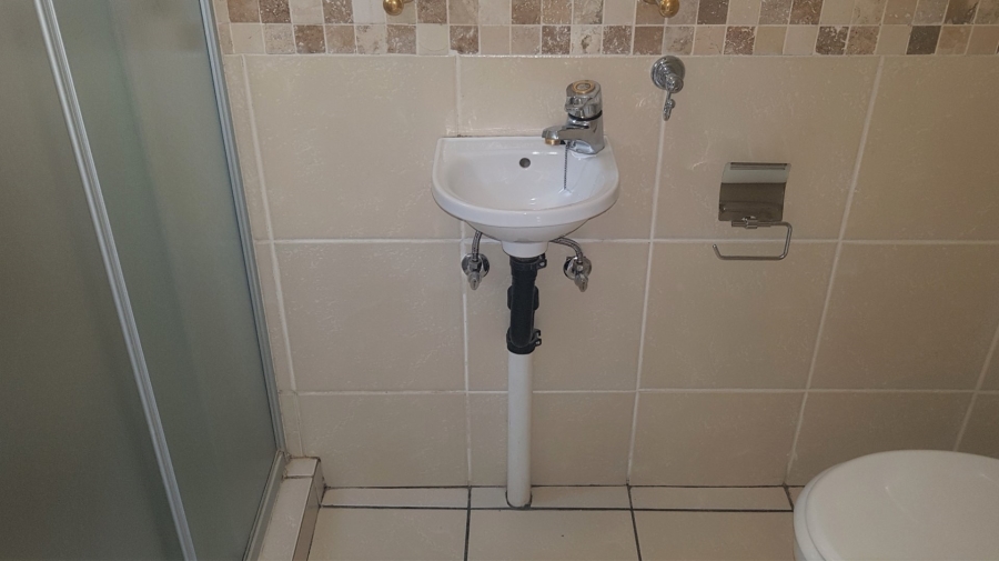 To Let 2 Bedroom Property for Rent in Melrose North Gauteng