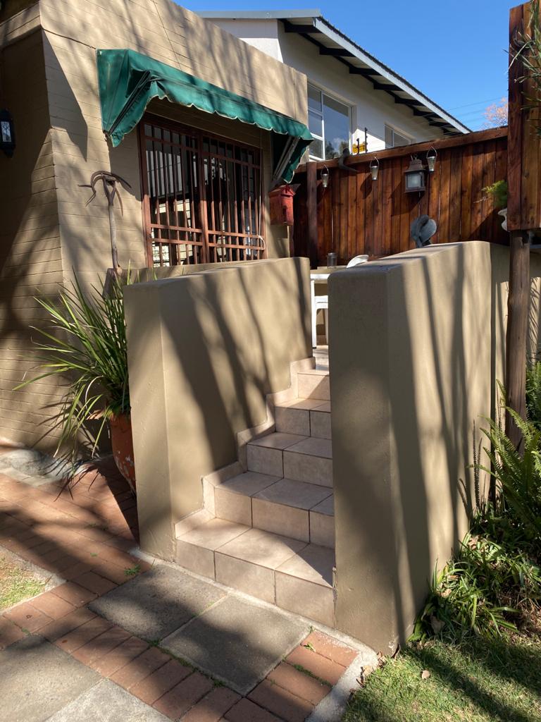 1 Bedroom Property for Sale in Waverley Gauteng
