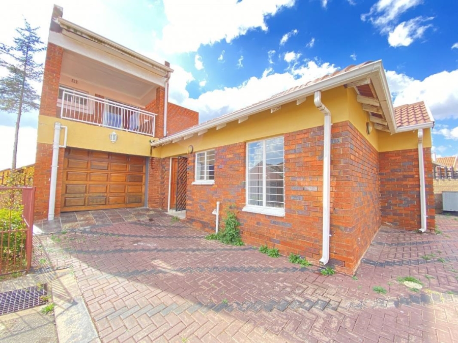 4 Bedroom Property for Sale in Ormonde Gauteng