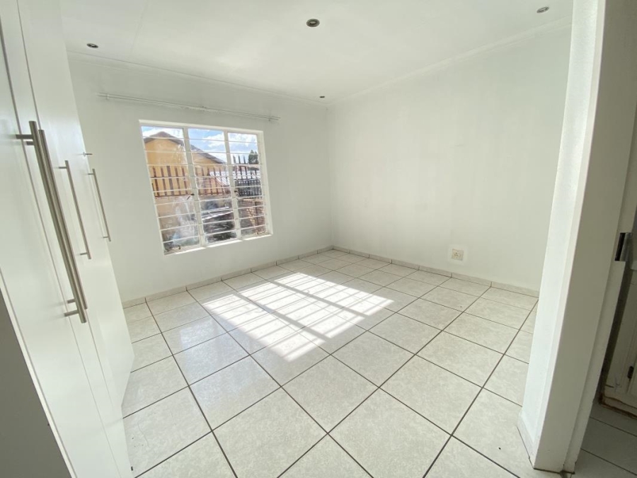 4 Bedroom Property for Sale in Ormonde Gauteng