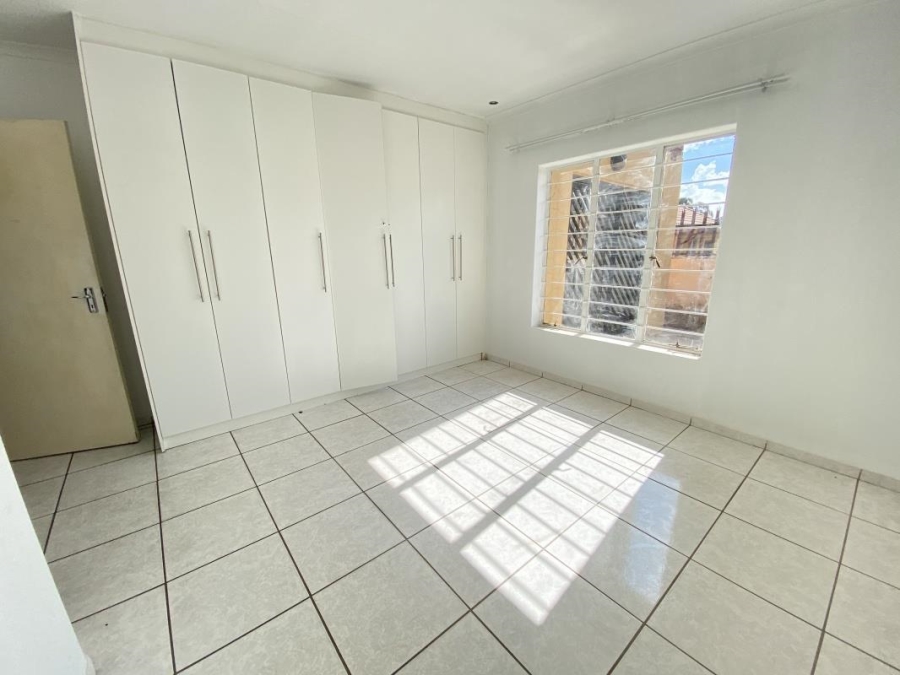 4 Bedroom Property for Sale in Ormonde Gauteng