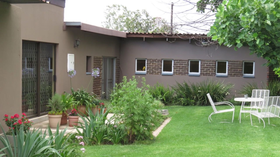 6 Bedroom Property for Sale in Glen Austin Gauteng