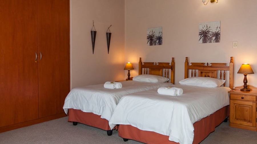 6 Bedroom Property for Sale in Glen Austin Gauteng