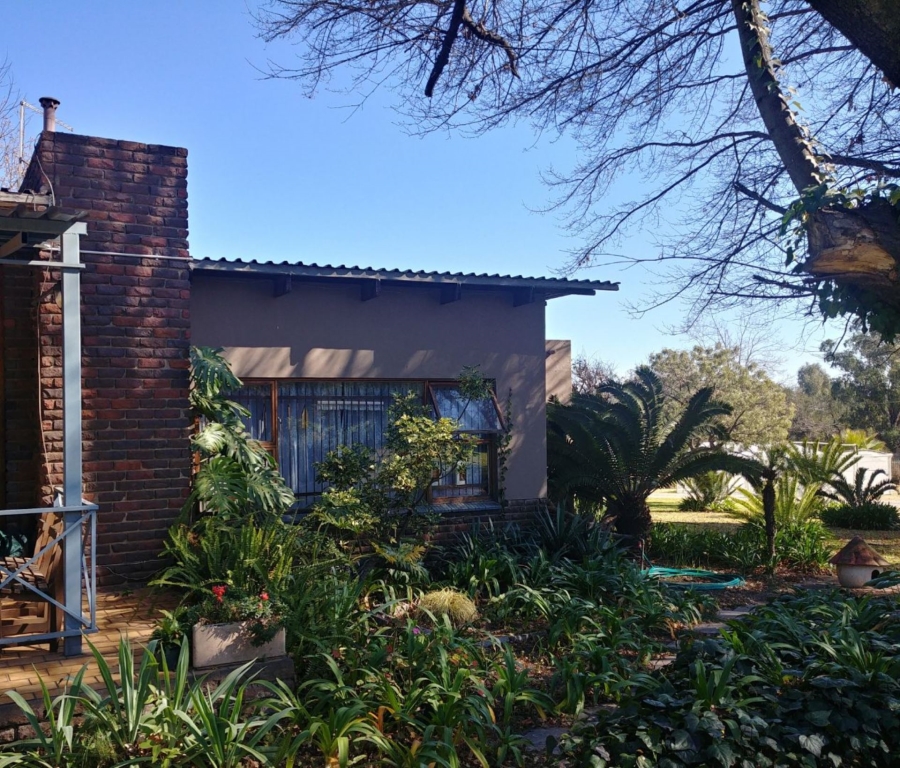 6 Bedroom Property for Sale in Glen Austin Gauteng