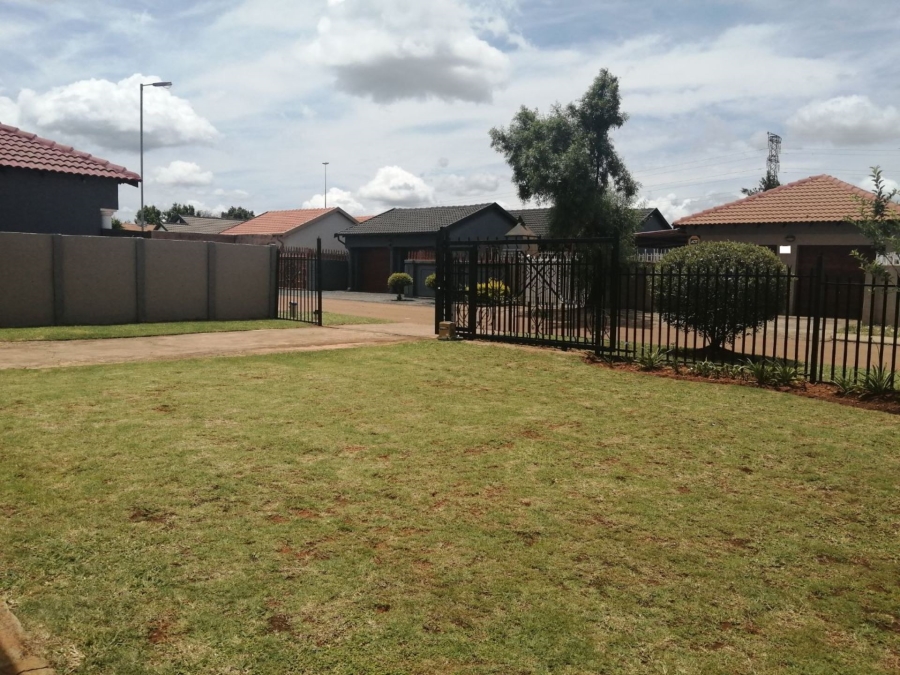 2 Bedroom Property for Sale in The Orchards Gauteng