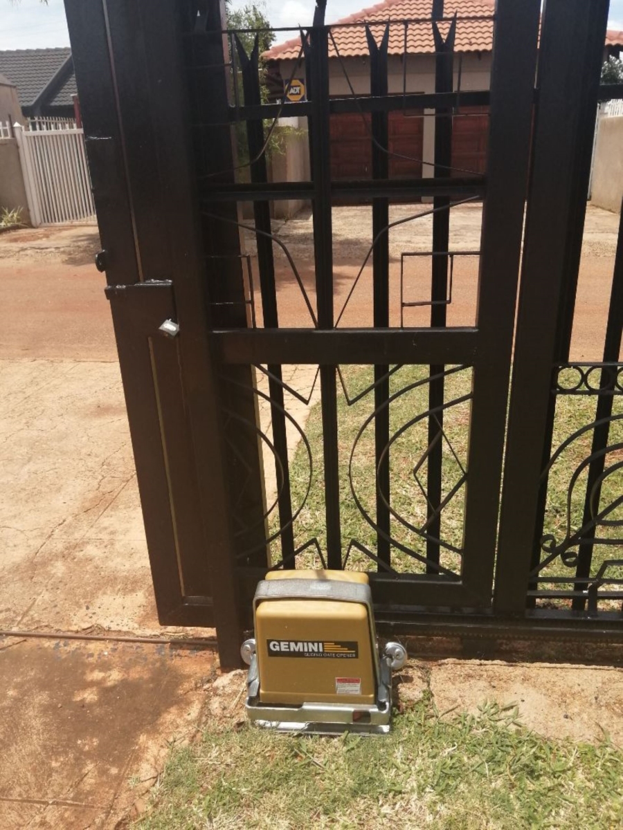 2 Bedroom Property for Sale in The Orchards Gauteng