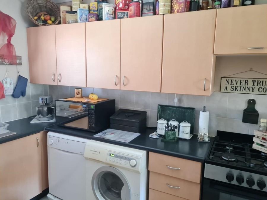 2 Bedroom Property for Sale in Rooihuiskraal North Gauteng