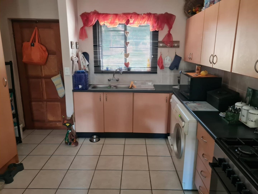 2 Bedroom Property for Sale in Rooihuiskraal North Gauteng