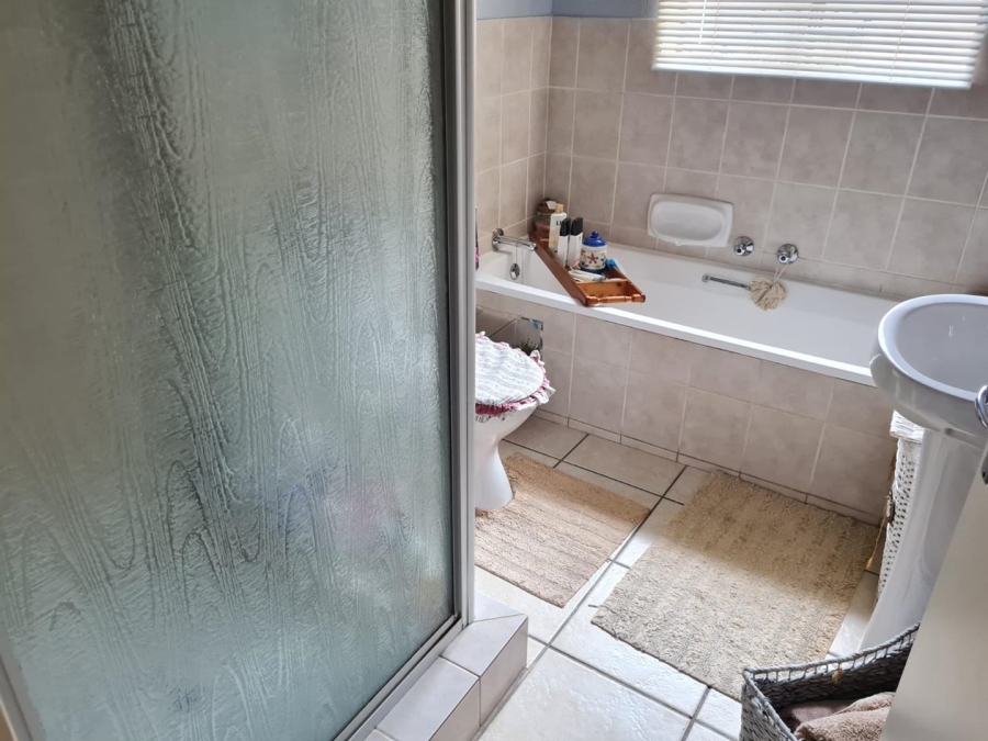 2 Bedroom Property for Sale in Rooihuiskraal North Gauteng