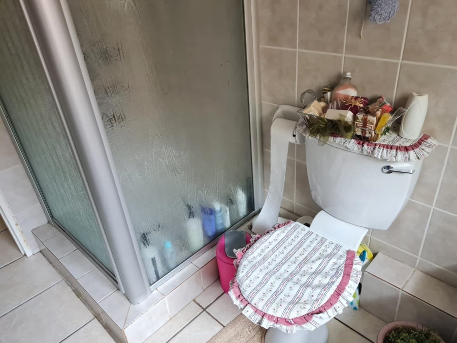 2 Bedroom Property for Sale in Rooihuiskraal North Gauteng
