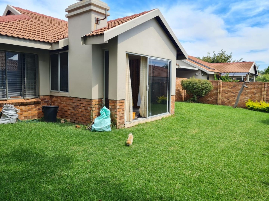 2 Bedroom Property for Sale in Rooihuiskraal North Gauteng